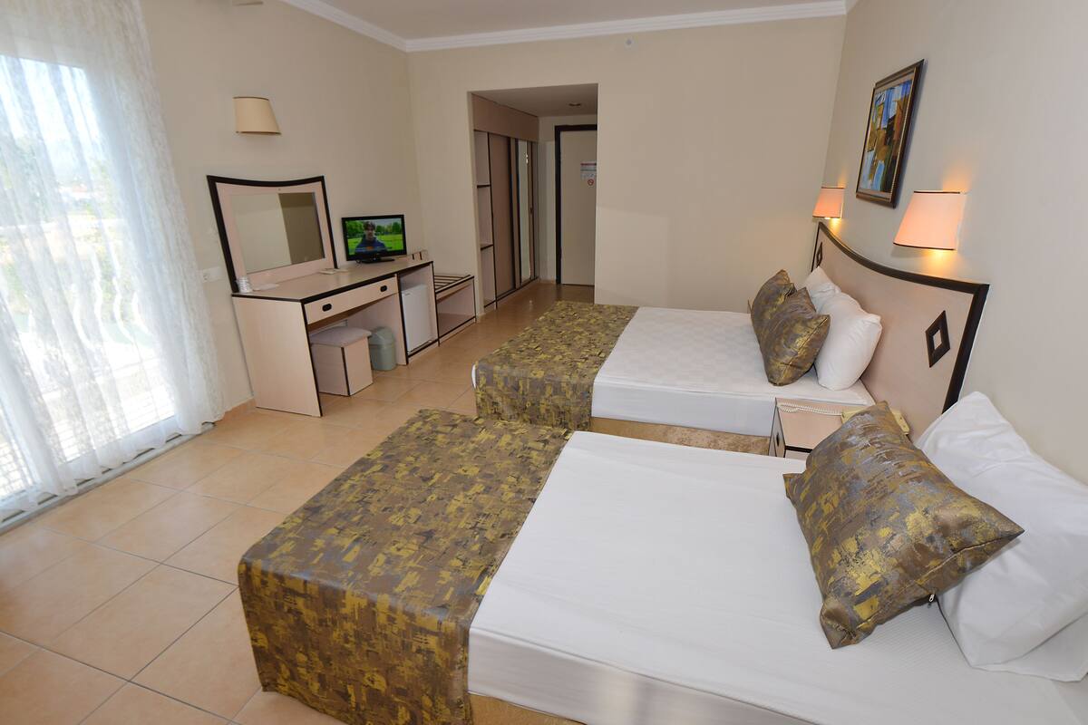 Standard Room | Minibar, in-room safe, free cots/infant beds, free rollaway beds