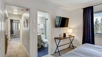 2 bedrooms, iron/ironing board, travel cot, WiFi