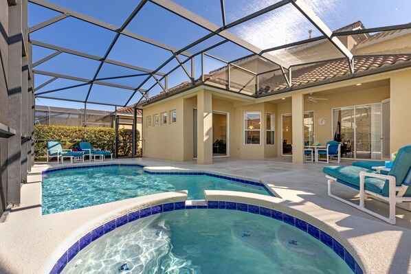 Piscina all'aperto, una piscina riscaldata