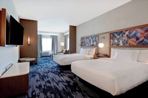 套房, 多张床 | 办公桌、笔记本电脑工作区、熨斗/熨衣板、免费婴儿床