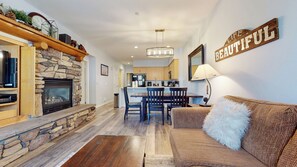 壁炉、DVD 播放器、立体声音响