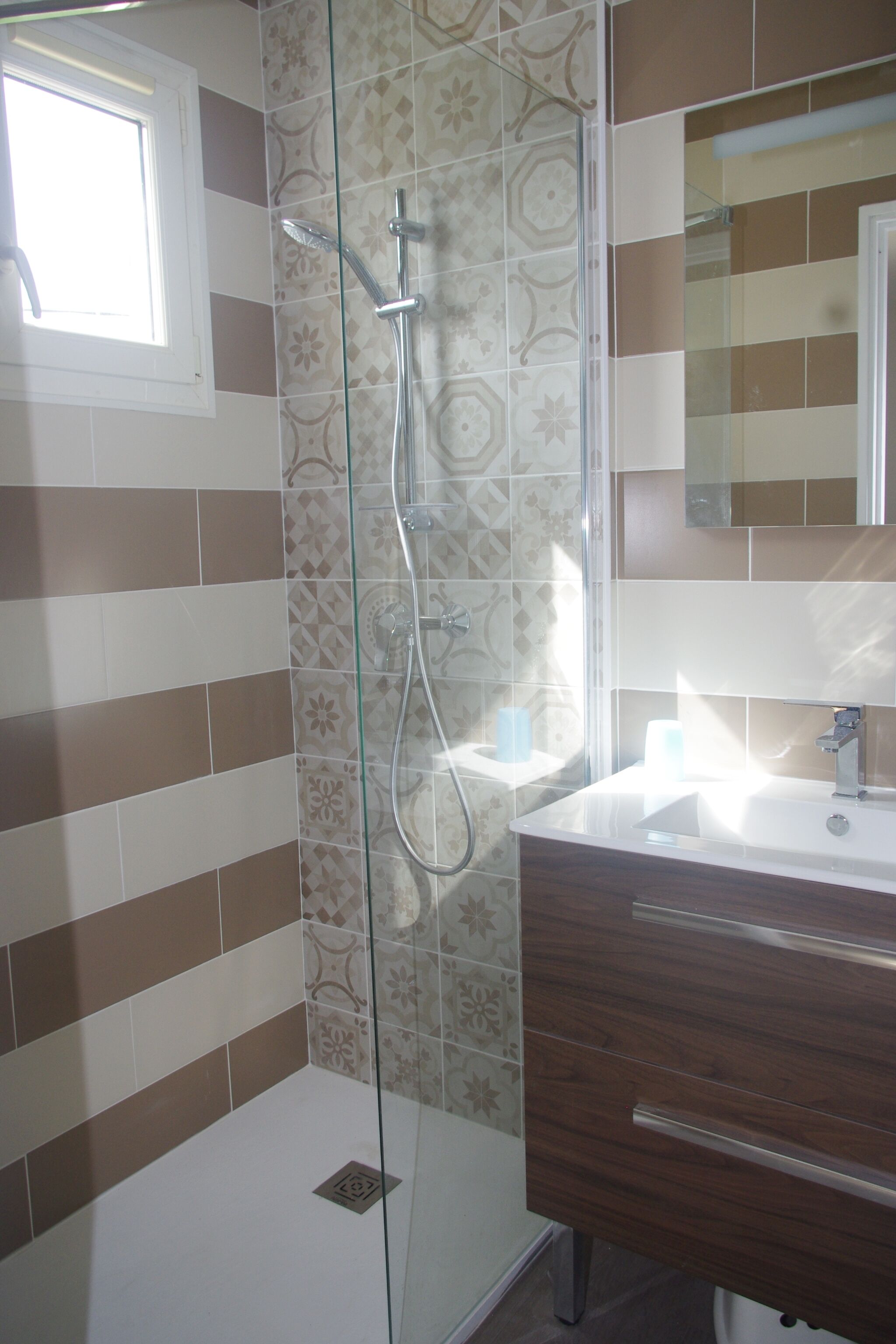 Shower, towels, toilet paper
