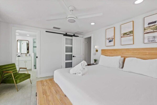 4 habitaciones, tabla de planchar con plancha y cuna de viaje 