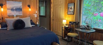 Eagle Cottage Room near Olympic National Park