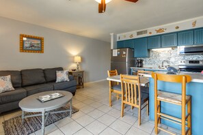 Interior - Blue Surf 14A- Steps to the beach (Miramar)