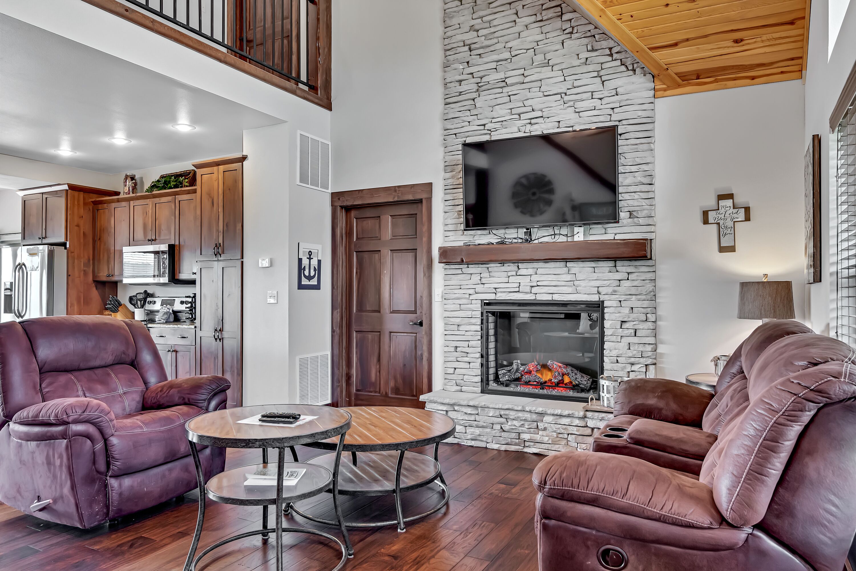 Smart TV, fireplace