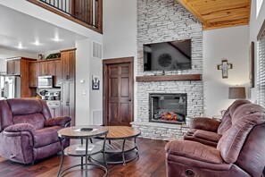 Smart TV, fireplace