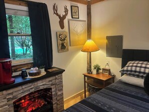 1 bedroom, WiFi, bed sheets - Outback Too Rustic Cabin by Olympic National Park (Forks)