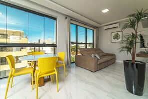 Living area - Apartamento 2 Quartos com Piscina - 715 (Bombinhas)