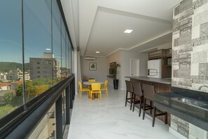 Porch - Apartamento 2 Quartos com Piscina - 715 (Bombinhas)