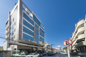 Exterior - Apartamento 2 Quartos com Piscina - 715 (Bombinhas)