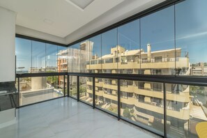 Balcony - Apartamento 2 Quartos com Piscina - 715 (Bombinhas)