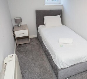 2 chambres, fer et planche à repasser, accès Internet, draps fournis