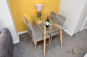 Dining - 6X MODERN APARTMENTS IN 1 BLOCK JUST OUTSIDE THE CITY ⭐NEXT TO SHOPS ⭐ APT #3 (Newcastle Upon Tyne)