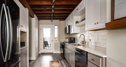 Teddys Townhouse- New Modern Townhome in Belgrade with lots of natural light!