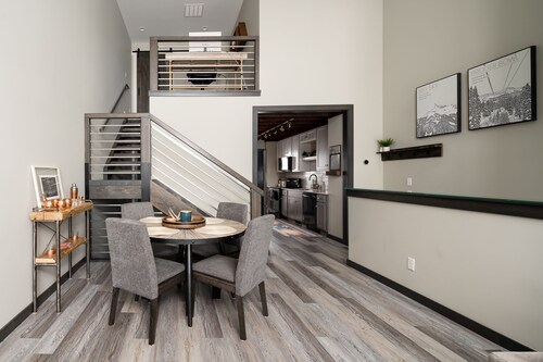 Teddys Townhouse- New Modern Townhome in Belgrade with lots of natural light!