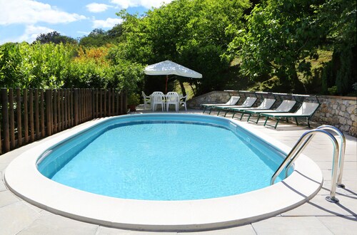 Villa Rosa. Sleeps up to 10 people,private pool(8.5m x 4.0m)+wifi radio internet