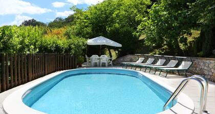 Villa Rosa. Sleeps up to 10 people,private pool(8.5m x 4.0m)+wifi radio internet