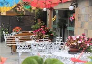 Tempat makan outdoor