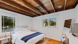 3 bedrooms, WiFi (free), bed sheets - Cute East Hampton Gem (East Hampton)