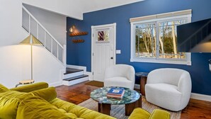 Smart TV, fireplace, stereo - Cute East Hampton Gem (East Hampton)