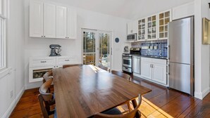 Dining - Cute East Hampton Gem (East Hampton)