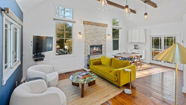 Smart TV, fireplace, stereo - Cute East Hampton Gem (East Hampton)