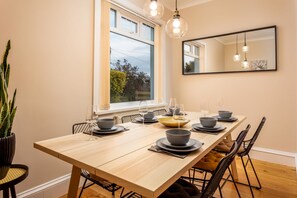 Dining Area - 1 - Sunset View - Donnini Apartments (Ayr)