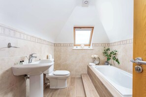 Bathroom - Sunset View - Donnini Apartments (Ayr)