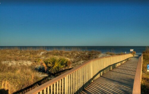 Wildlife Watching! Lagoon & Golf view, beach gear included. Peaceful & Private!