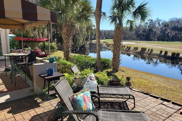 屋外ダイニングエリア