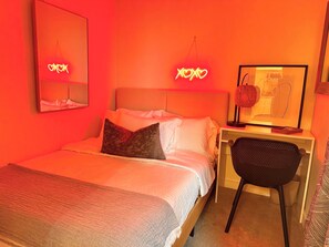 3 chambres, coffres-forts dans les chambres, fer et planche à repasser