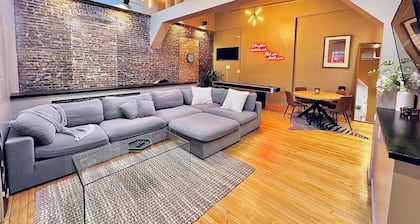Expansive open loft apartment in the middle of downtown. Great for groups.