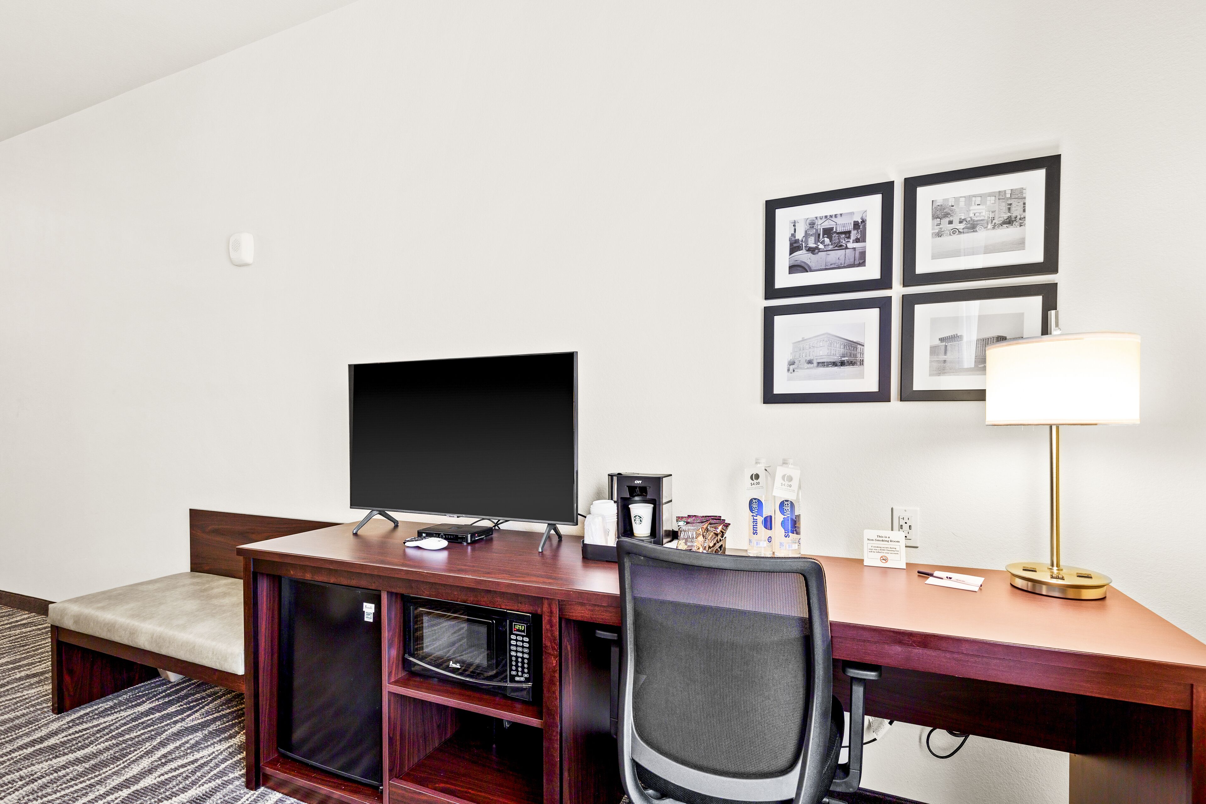 premium bedding, pillow-top beds, in-room safe, desk