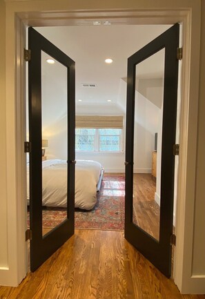 4 Schlafzimmer, Schreibtisch, Bügeleisen/Bügelbrett, Reisekinderbett