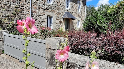 Gite des PROM'NOUS,independent in BRITTANY, enclosed garden, countryside, lake Néal.SPA