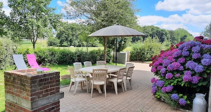 Gite des PROM'NOUS,independent in BRITTANY, enclosed garden, countryside, lake Néal.SPA