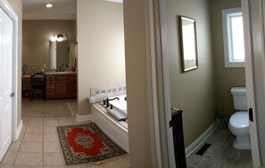 5 bedrooms, desk, iron/ironing board, travel cot