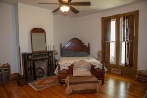 5 bedrooms, desk, iron/ironing board, travel crib
