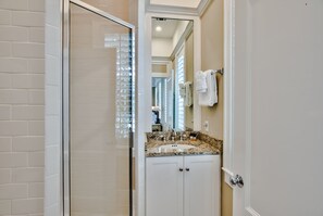 Shower, hair dryer, towels - Lola’s Carriage House- Perfect Rosemary Beach Hideaway w/Complimentary Bikes (Rosemary Beach)