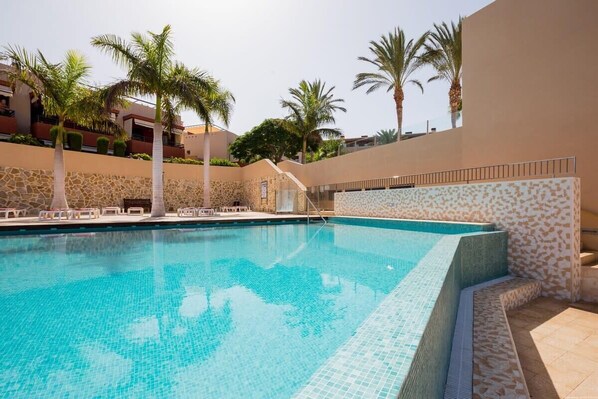 Outdoor pool, a heated pool - GO2TENERIFE Apart'Tera Solarium, Terraces, Swimming pools & Parking (Adeje)