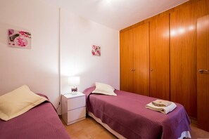 2 quartos, ferros/tábuas de passar roupa, Wi-Fi de cortesia