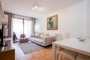Smart TV - GO2TENERIFE Apart'Tera Solarium, Terraces, Swimming pools & Parking (Adeje)