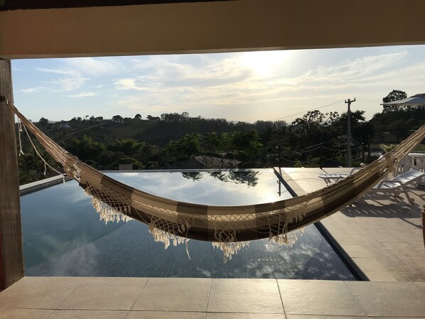 حمّام سباحة خارجي