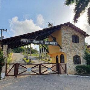 المنشأة من الخارج