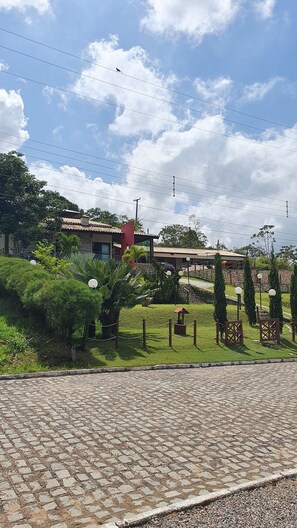 المنطقة المحيطة بالمنشأة