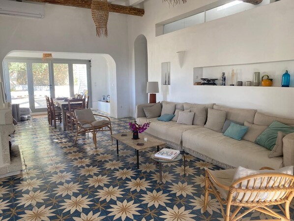 TV, DVD player, books, video library