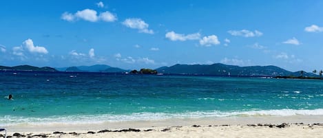Am Strand, Liegestühle, Strandtücher