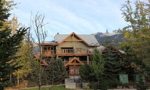 Exterior - Glaciers Reach #39 | 2 Bedroom with Kitchen, Fireplace and Private Hot Tub (Whistler)