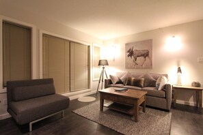 TV, fireplace, DVD player - Glaciers Reach #39 | 2 Bedroom with Kitchen, Fireplace and Private Hot Tub (Whistler)